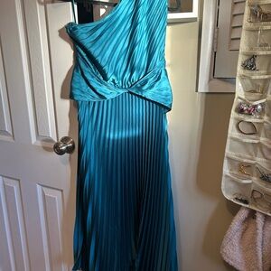 Elegant Teal One-Shoulder Pleated Dress